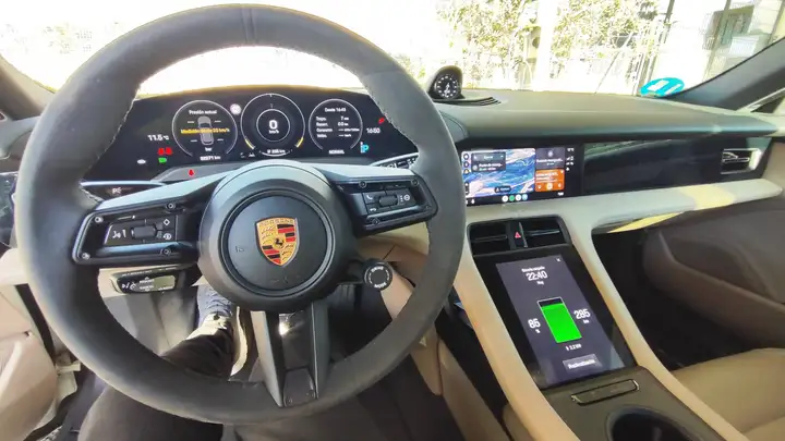 Porsche Taycan 2022, foto 8