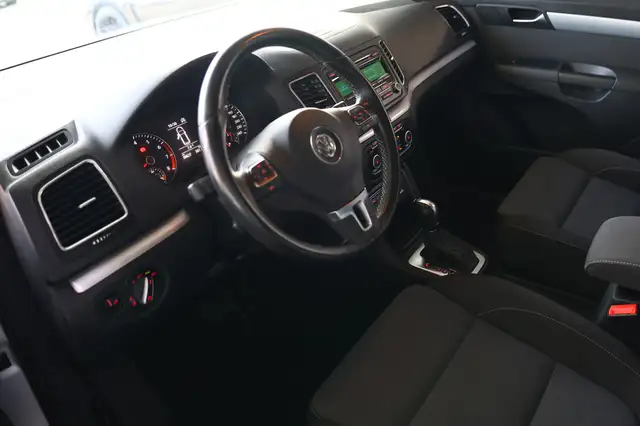Volkswagen Sharan view 11