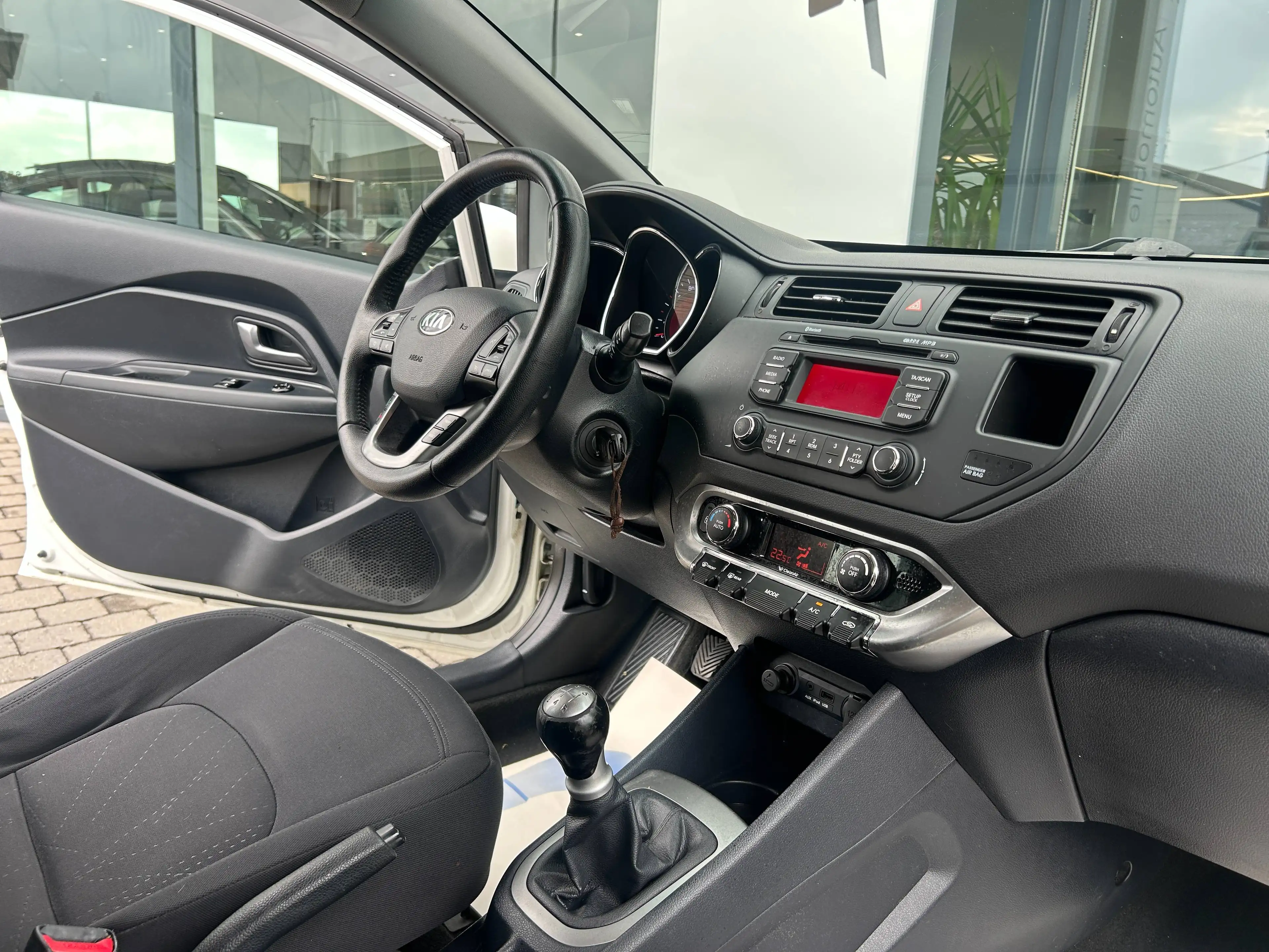 Kia Rio 1.2i *GARANTIE 12 MOIS*BLUETOOTH*AIRCO*CRUISE* — photo 10
