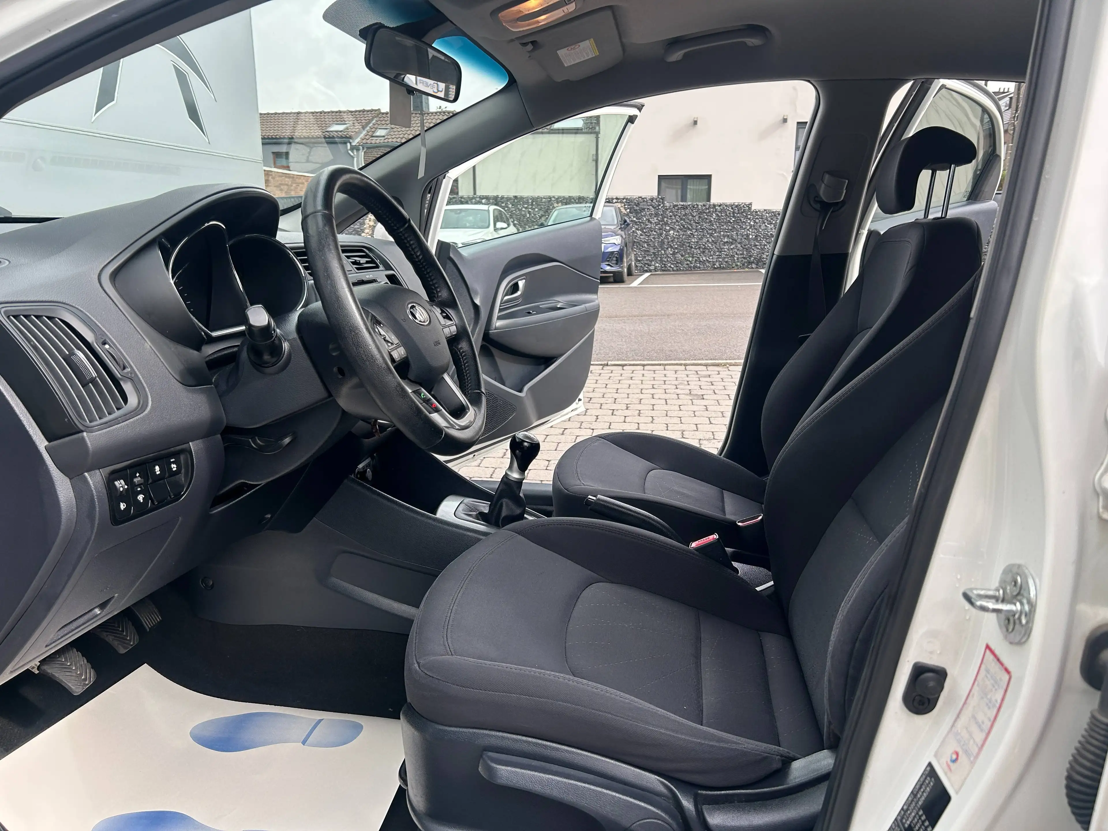 Kia Rio 1.2i *GARANTIE 12 MOIS*BLUETOOTH*AIRCO*CRUISE* — photo 7