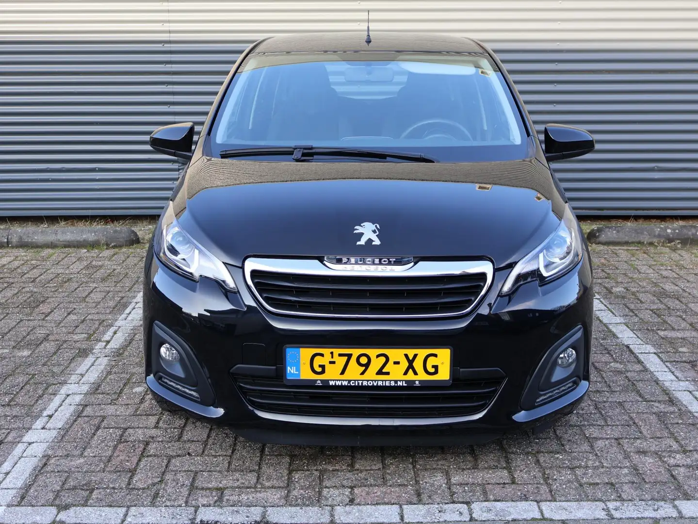 Peugeot 108 1.0 e-VTi Active 1e eigenaar Apple Carplay PDC Nav Zwart - 2