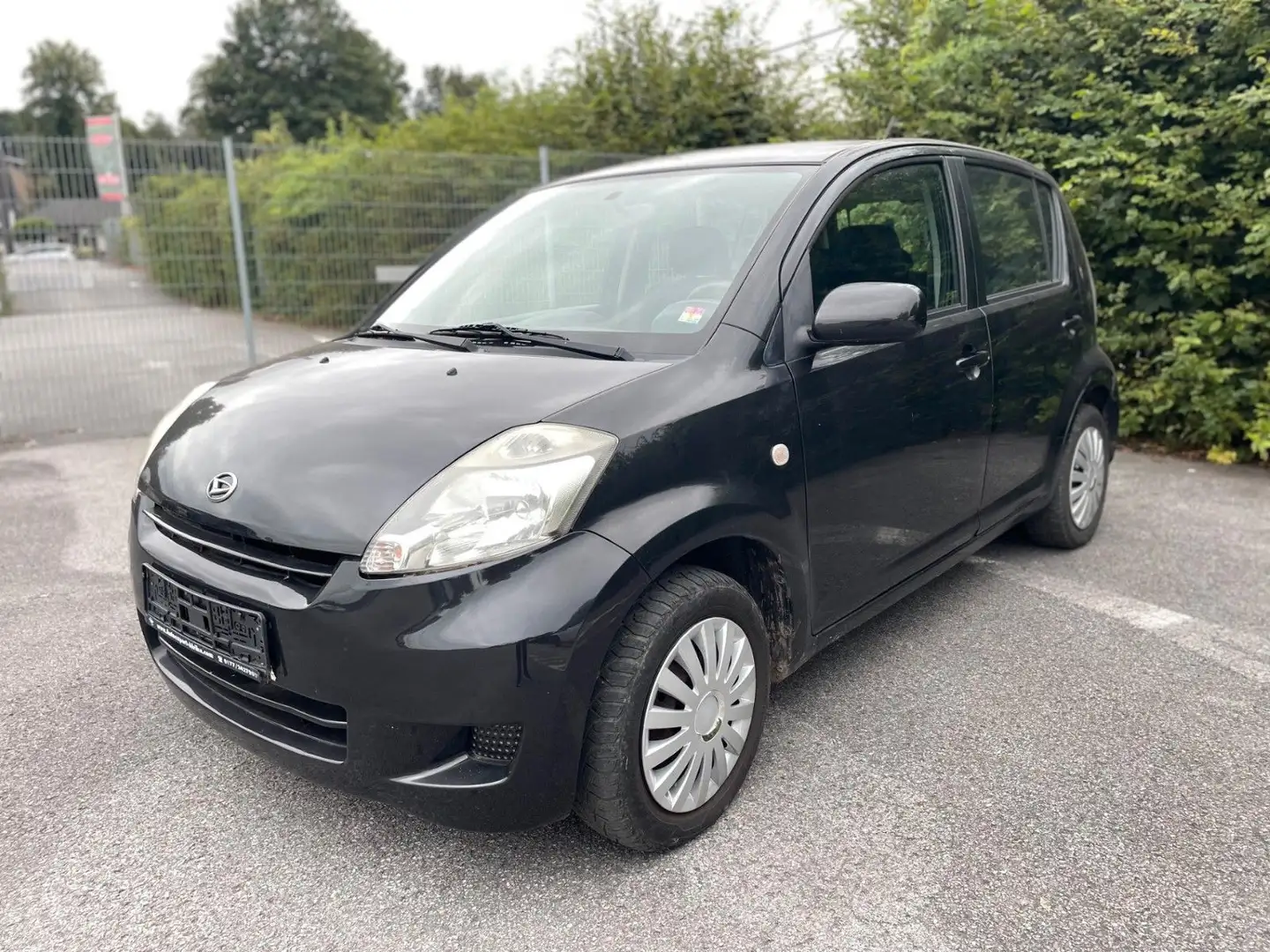 Daihatsu Sirion 1.0 TÜV NEU Klima Schwarz - 1