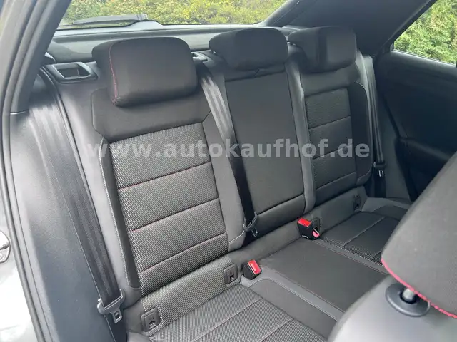 Volkswagen T-Roc view 10