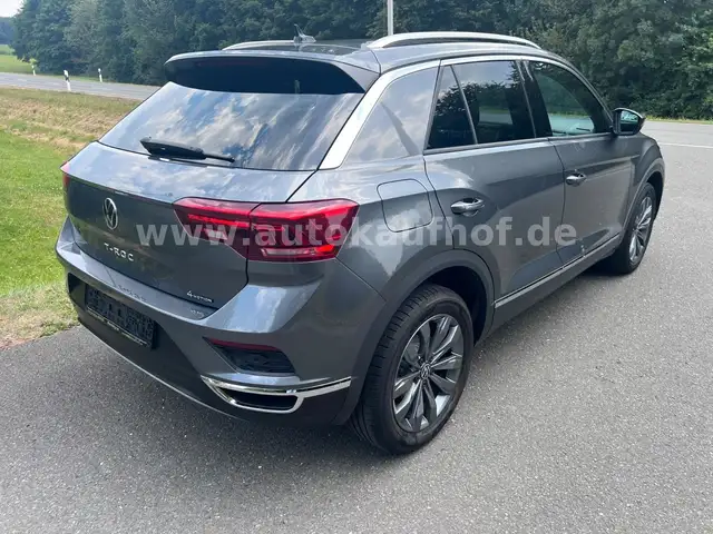 Volkswagen T-Roc view 7