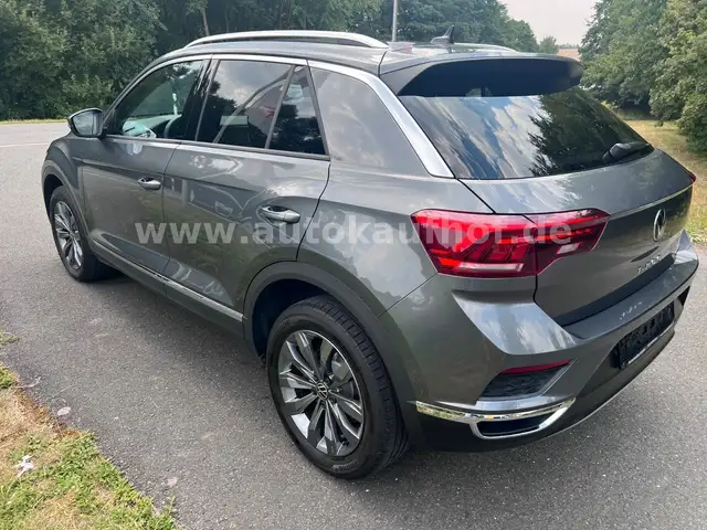 Volkswagen T-Roc view 5