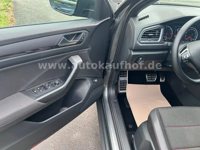 Volkswagen T-Roc view 13