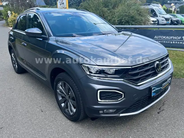 Volkswagen T-Roc view 2