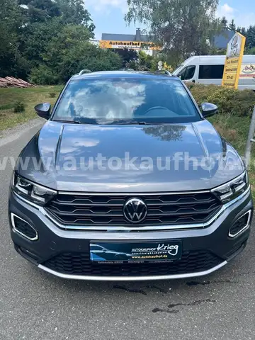 Volkswagen T-Roc view 3