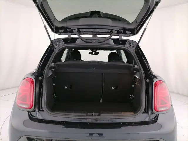 Mini Hatch view 10