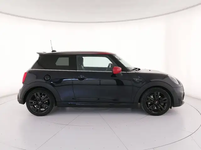 Mini Hatch view 3