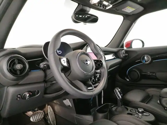 Mini Hatch view 11