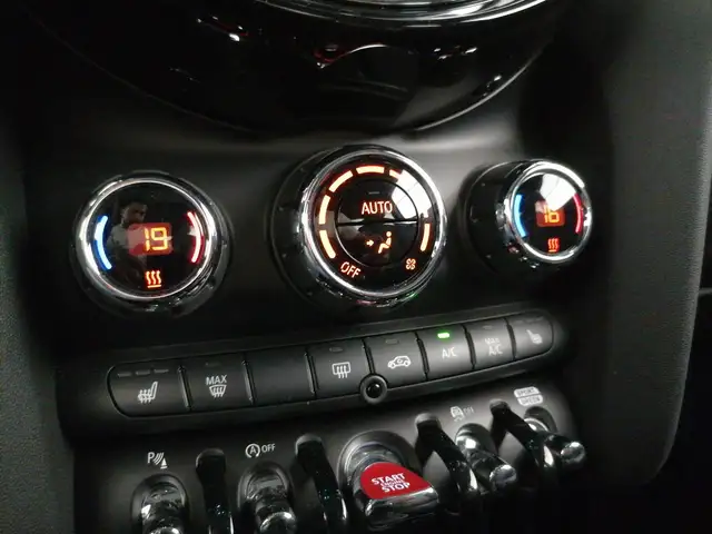 Mini Hatch view 15