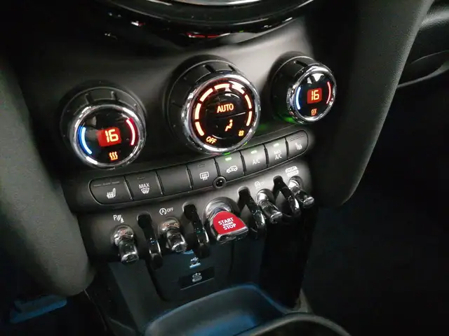 Mini Hatch view 14