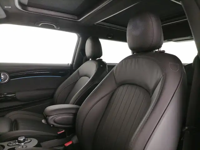 Mini Hatch view 12