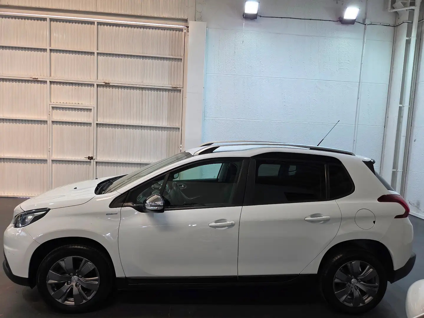 Peugeot 2008 1.6 BlueHDI Style 100 Blanc - 2