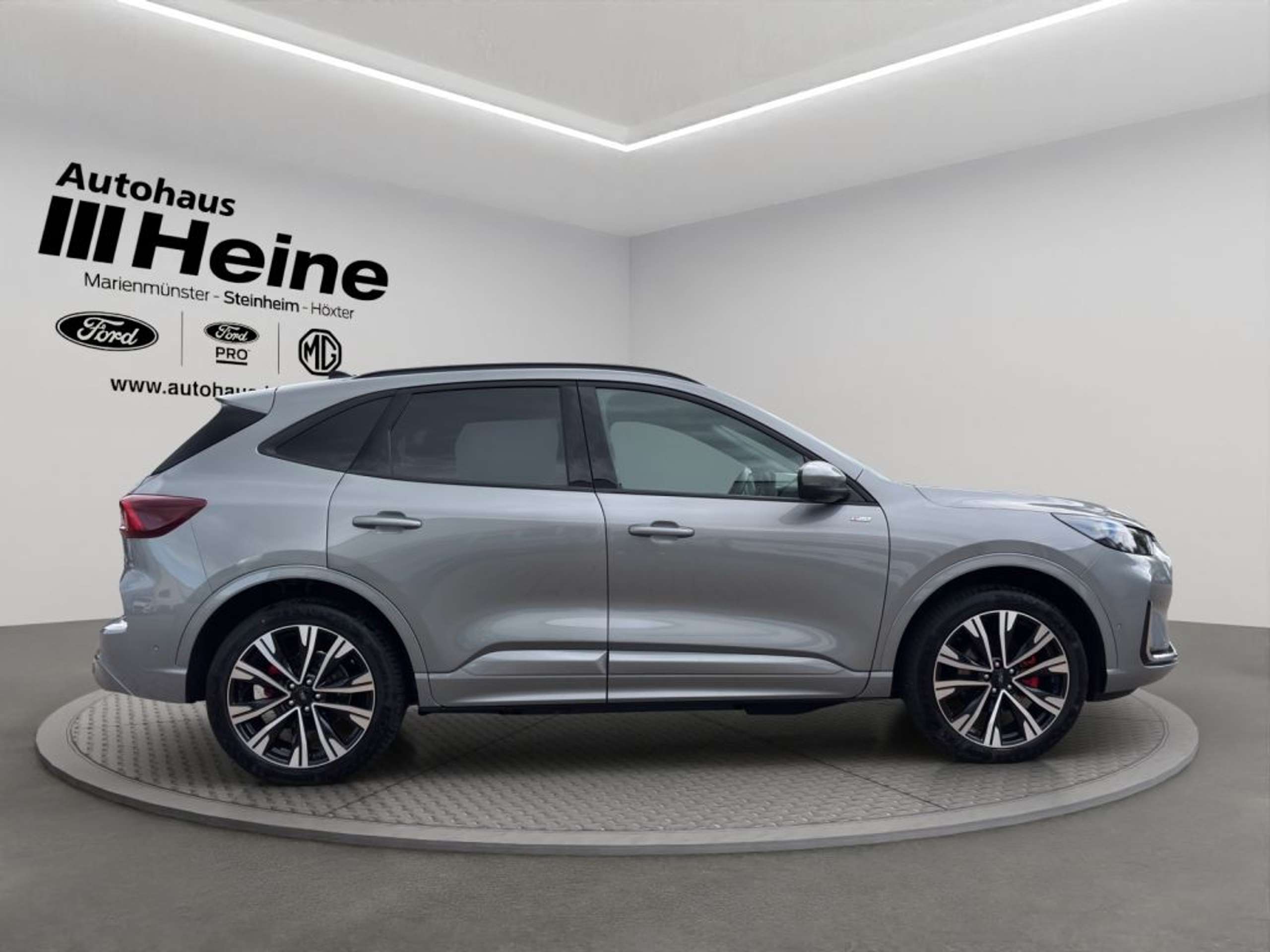 Fahrzeugabbildung Ford Kuga ST-LINE X 2.5 Ltr. 243 PS PHEV *20-ZOLL*LED* - mit KI generiert/bearbeitet