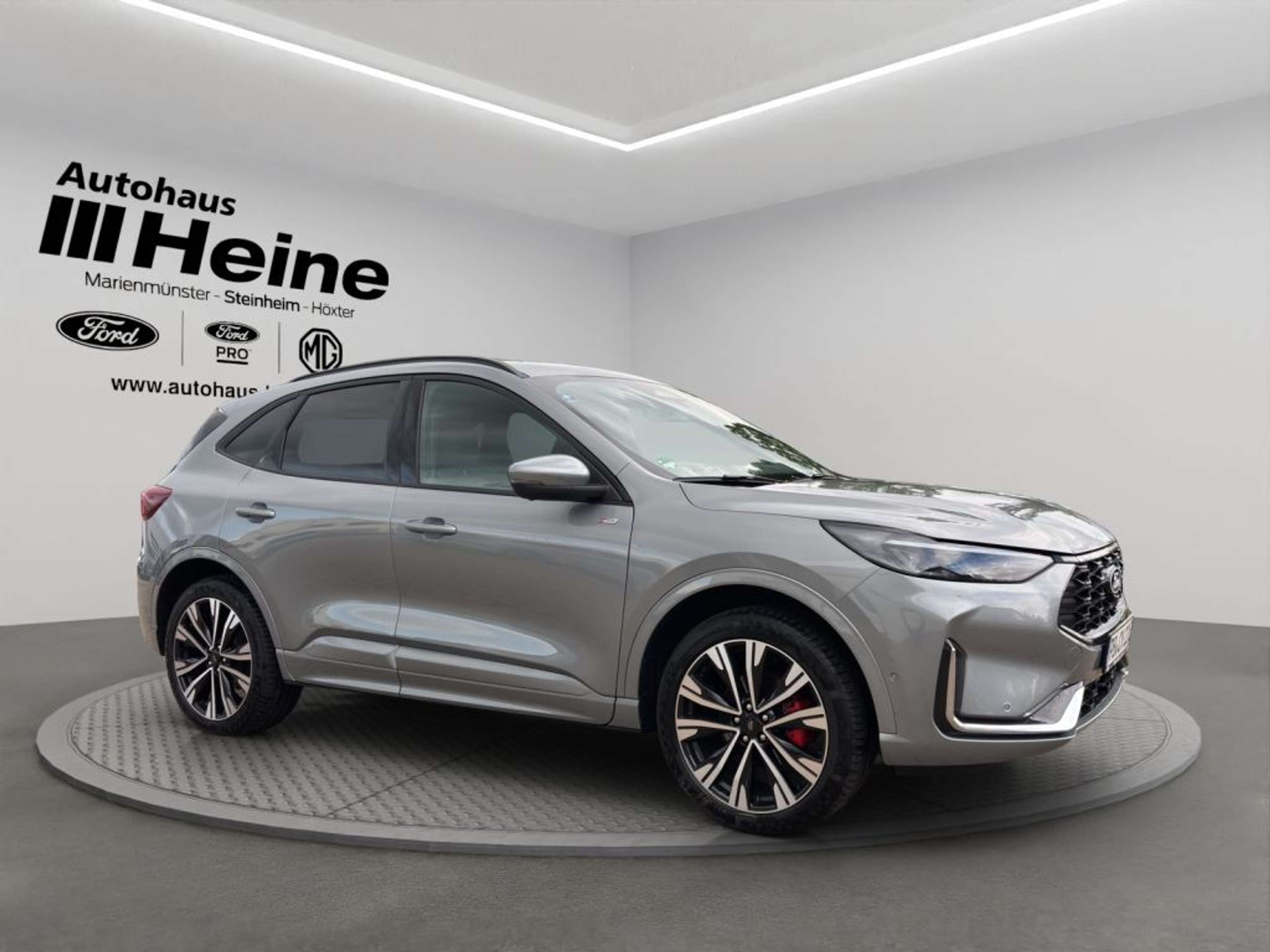 Fahrzeugabbildung Ford Kuga ST-LINE X 2.5 Ltr. 243 PS PHEV *20-ZOLL*LED* - mit KI generiert/bearbeitet