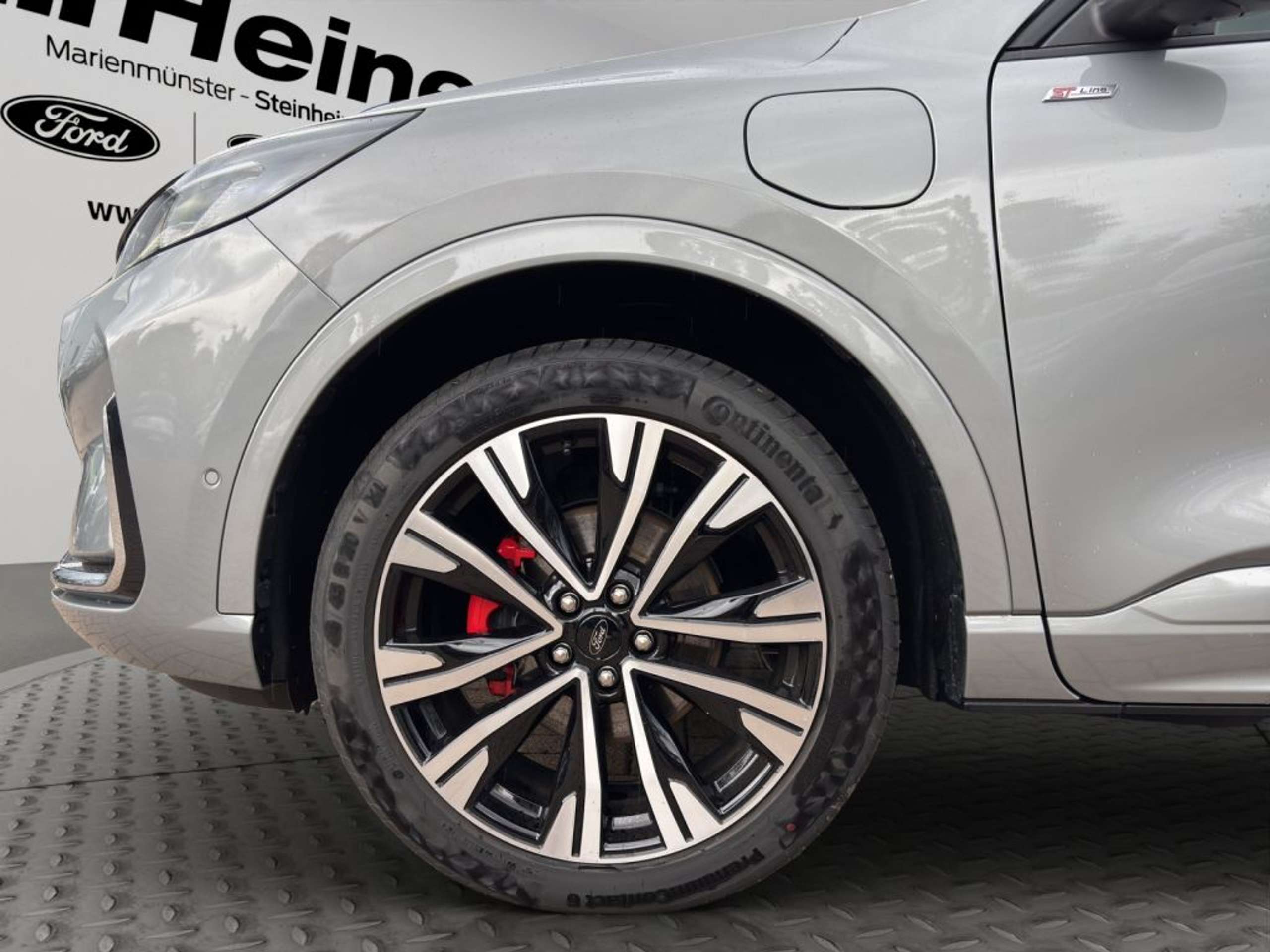 Fahrzeugabbildung Ford Kuga ST-LINE X 2.5 Ltr. 243 PS PHEV *20-ZOLL*LED* - mit KI generiert/bearbeitet