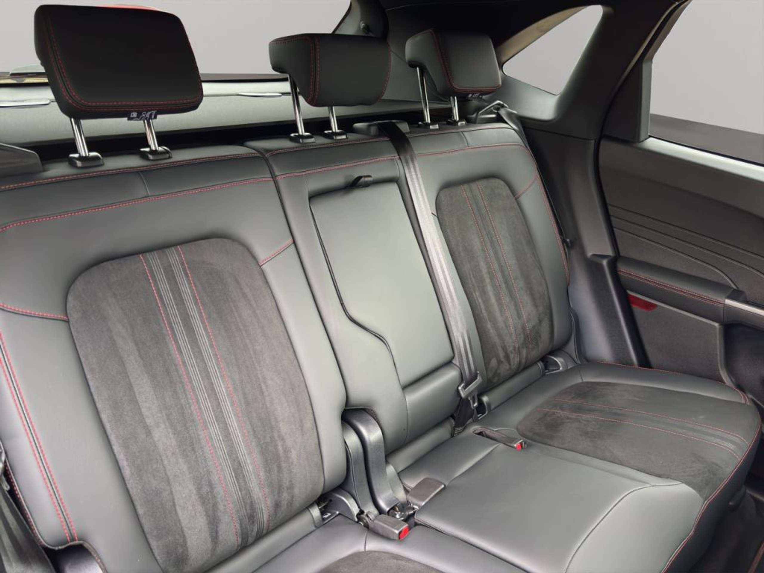Fahrzeugabbildung Ford Kuga ST-LINE X 2.5 Ltr. 243 PS PHEV *20-ZOLL*LED* - mit KI generiert/bearbeitet
