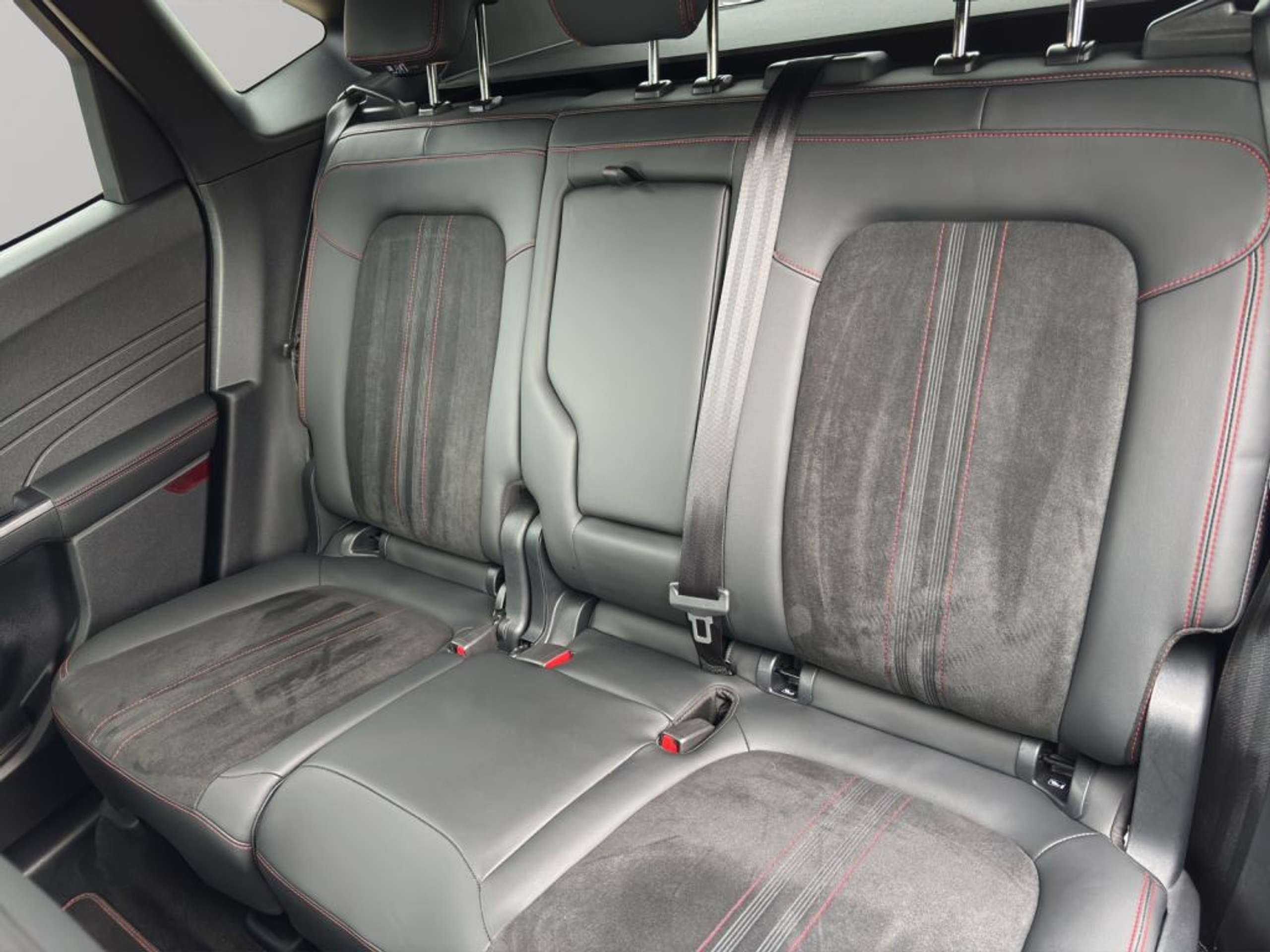 Fahrzeugabbildung Ford Kuga ST-LINE X 2.5 Ltr. 243 PS PHEV *20-ZOLL*LED* - mit KI generiert/bearbeitet