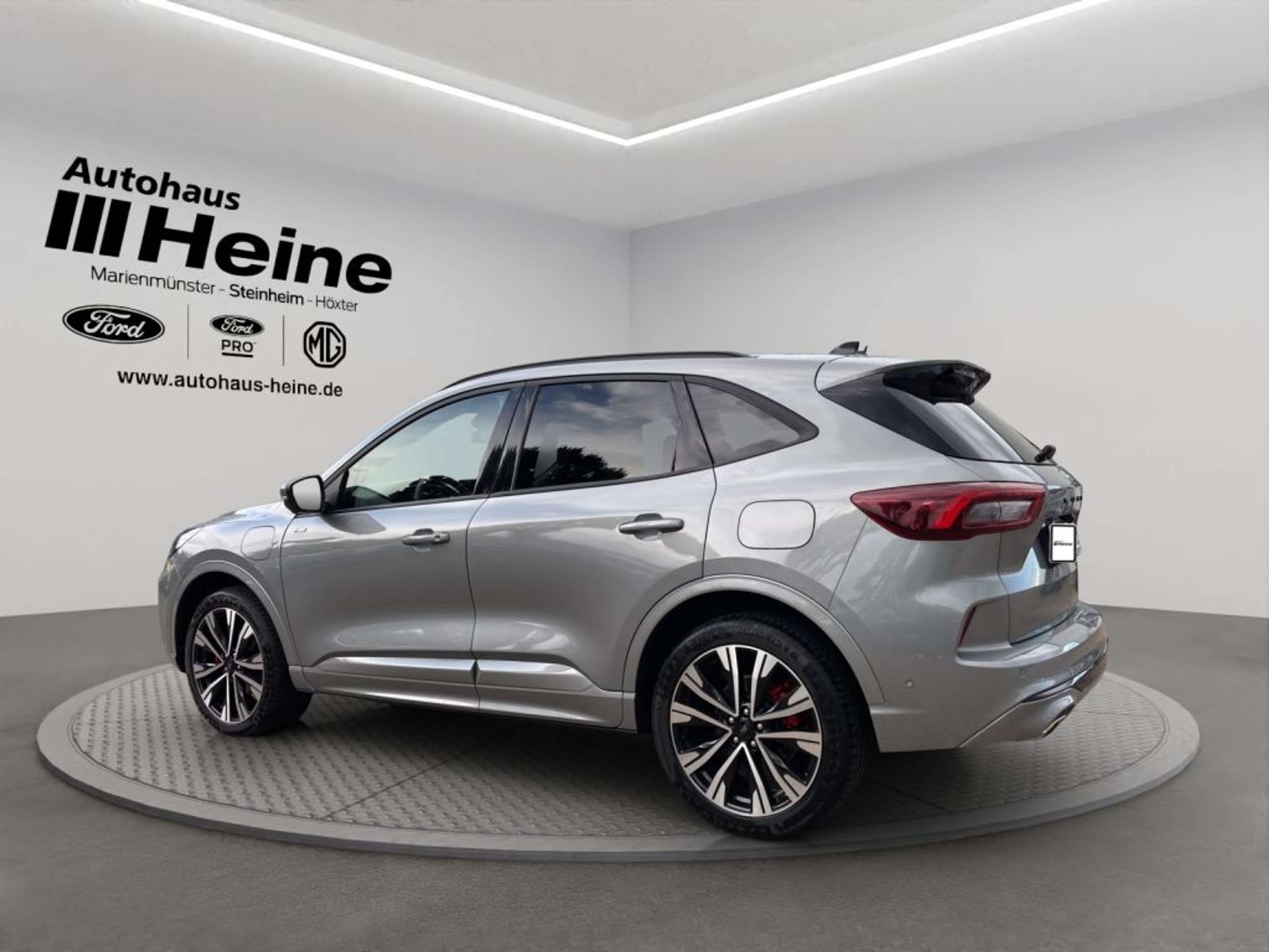 Fahrzeugabbildung Ford Kuga ST-LINE X 2.5 Ltr. 243 PS PHEV *20-ZOLL*LED* - mit KI generiert/bearbeitet