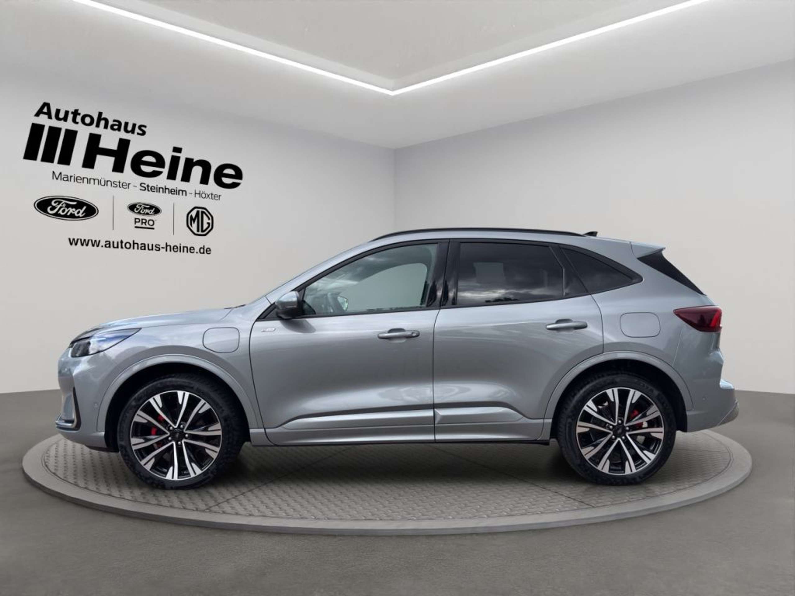 Fahrzeugabbildung Ford Kuga ST-LINE X 2.5 Ltr. 243 PS PHEV *20-ZOLL*LED* - mit KI generiert/bearbeitet