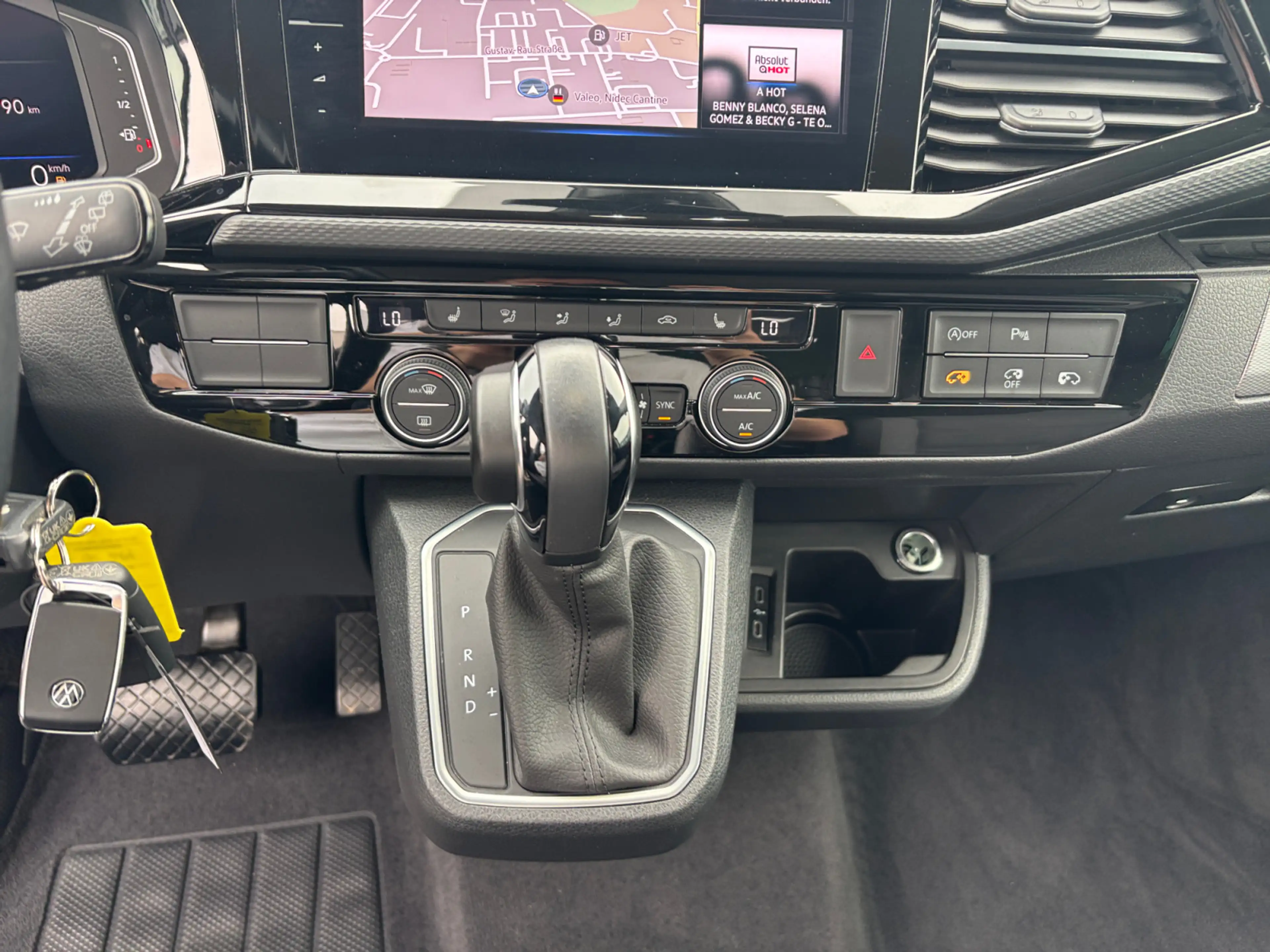 Volkswagen T6.1 Multivan GENERATION SIX 2,0TDI 150KW 4M — photo 8