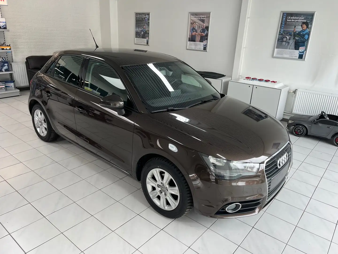 Audi A1 A1 Sportback 1.6 TDi Attraction Brun - 2