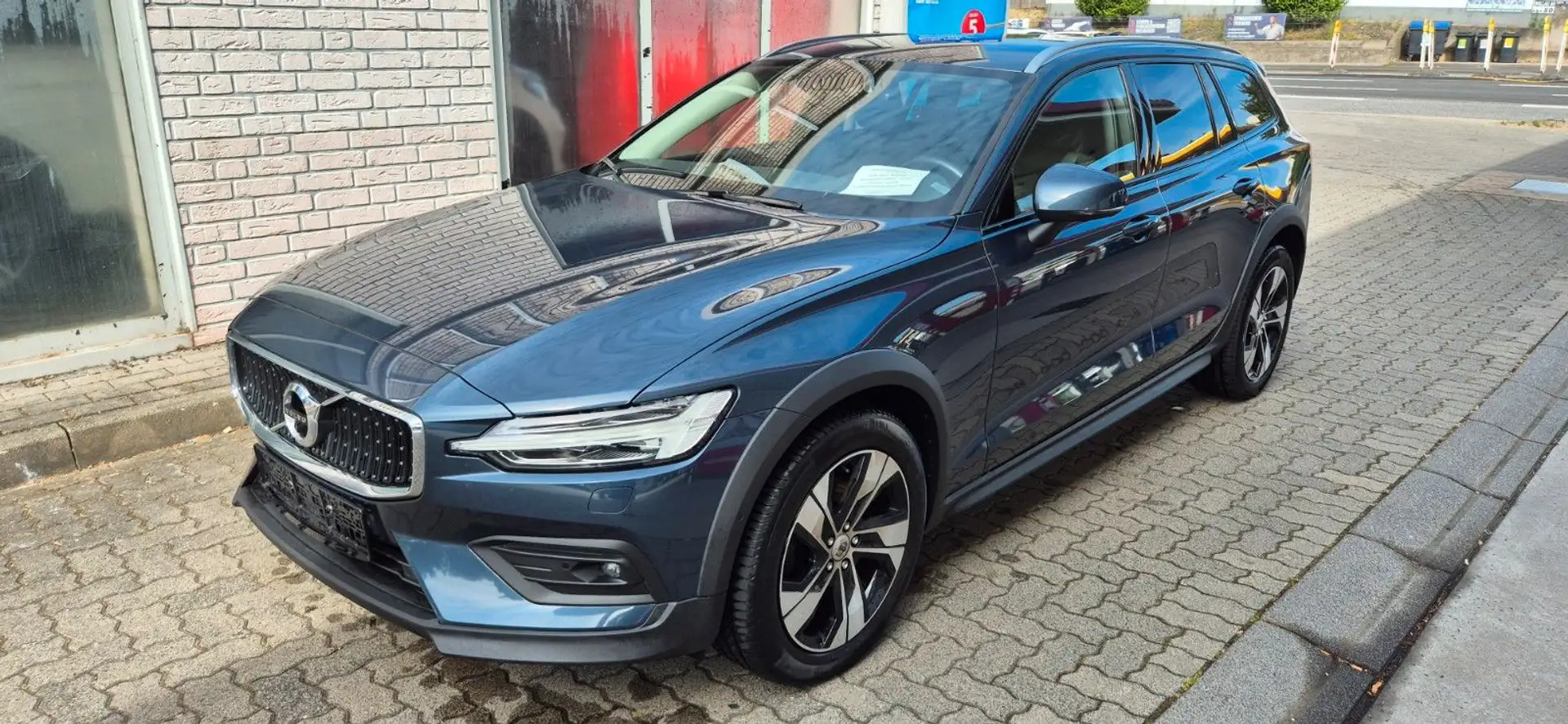 Volvo V60 Cross Country Pro AWD/Kam360/AHK/HarmKard/ Albastru - 2