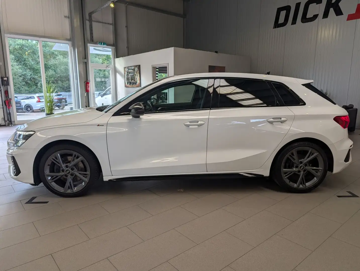 Audi A3 35TFSI Sportback S-line LED Optik Pano Virt-C Weiß - 2