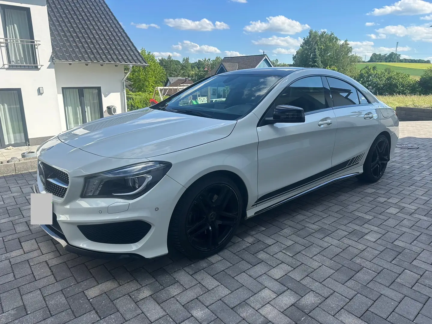 Mercedes-Benz CLA 220 CLA 220 CDI / d (117.303), AMG Line - Night Paket Weiß - 1