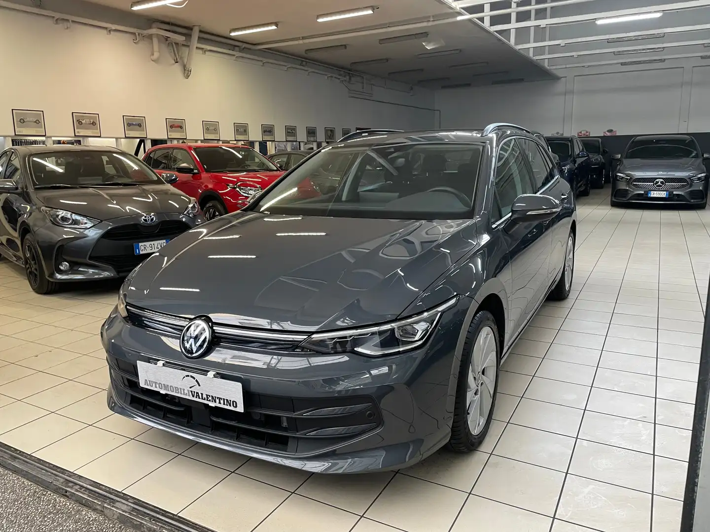 Volkswagen Golf 2024 Variant Variant 1.5 etsi Style 115cv dsg Grigio - 1
