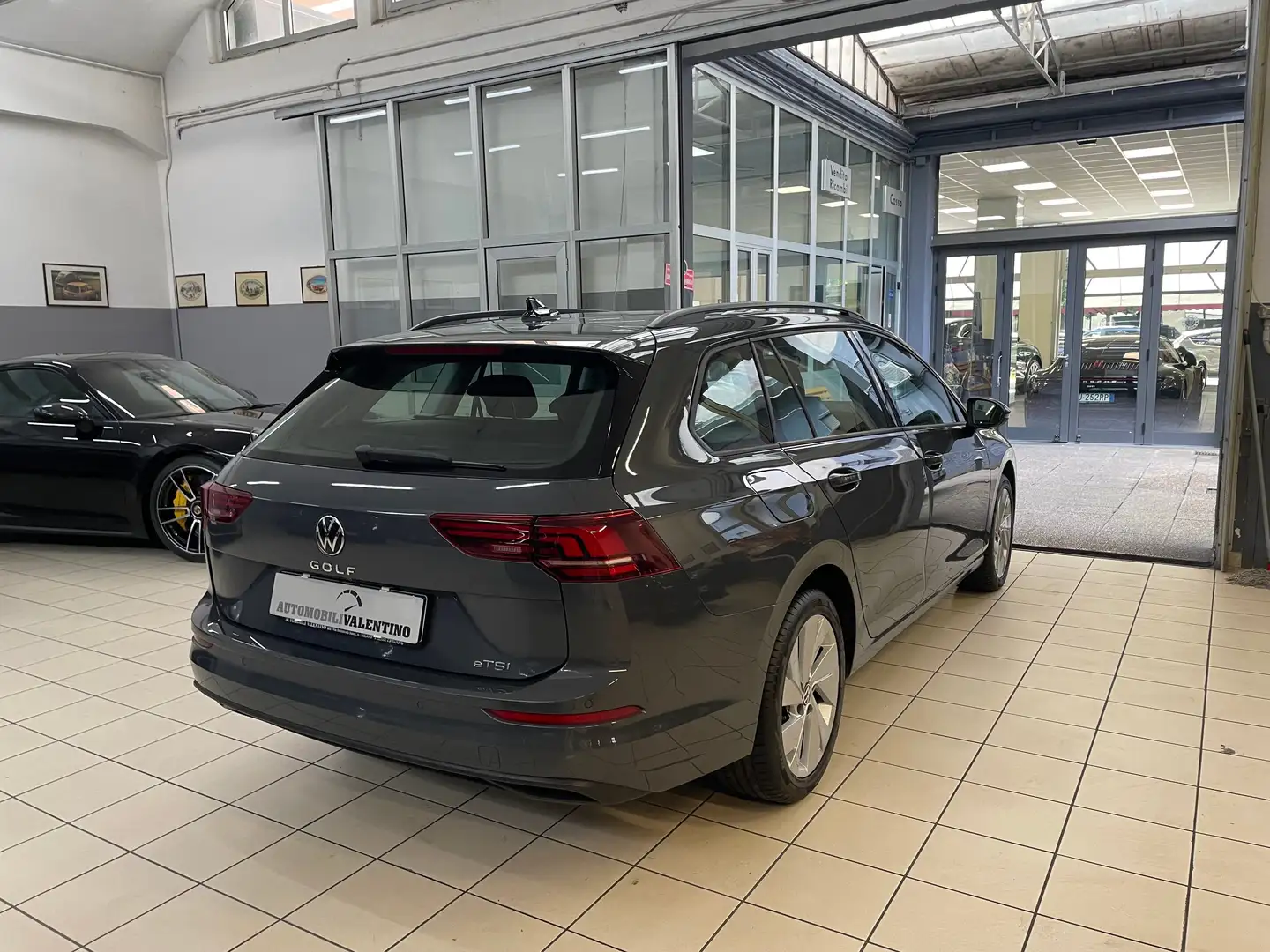 Volkswagen Golf 2024 Variant Variant 1.5 etsi Style 115cv dsg Grigio - 2