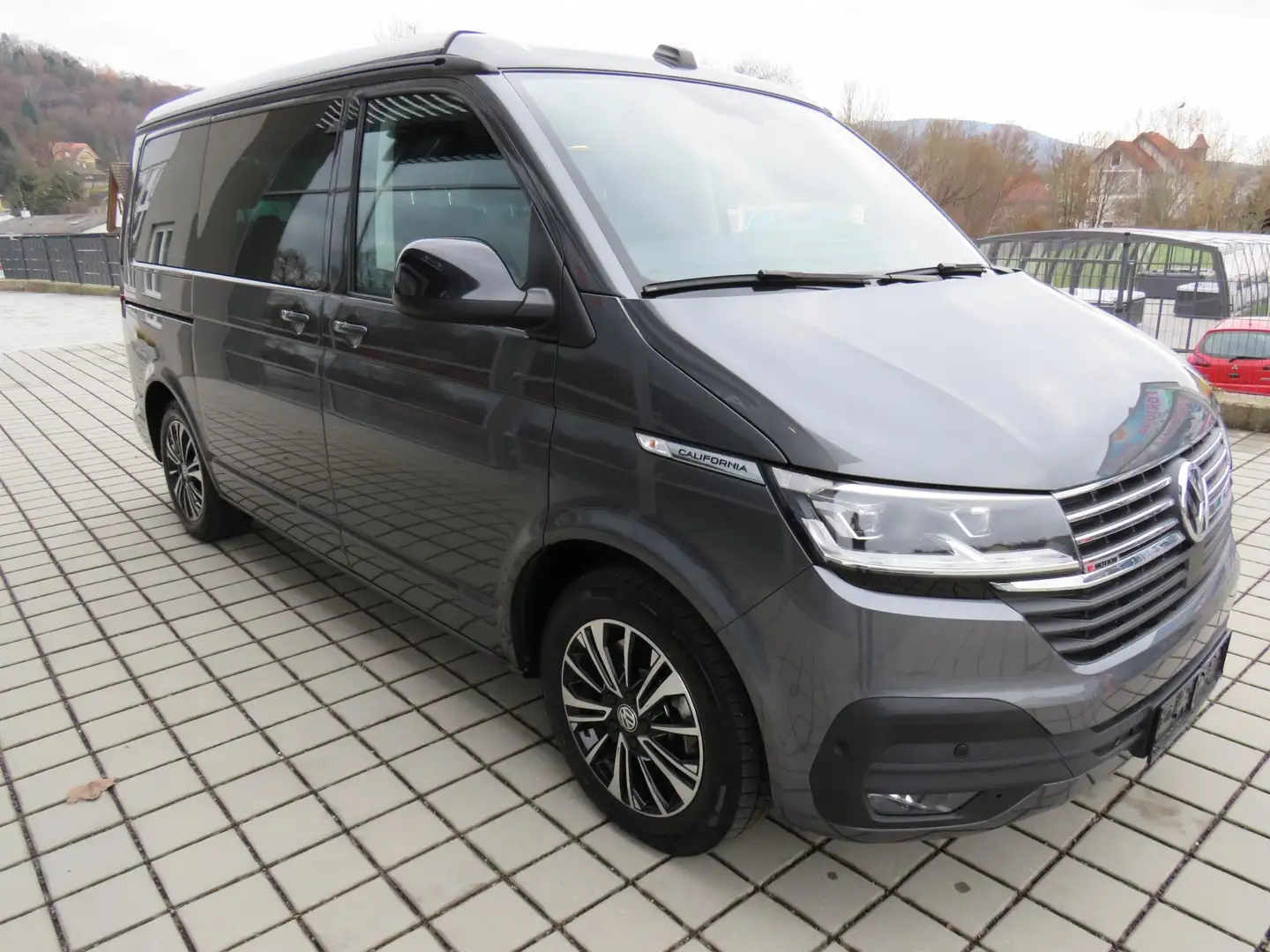 Volkswagen T6.1 California Beach 2,0 TDI BMT Grau - 1