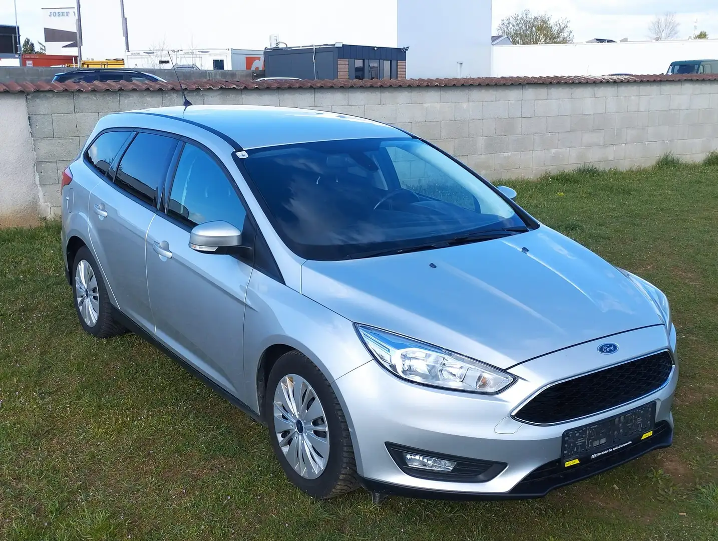Ford Focus Traveller 1,5 EcoBoost Titanium Aut. Silber - 1