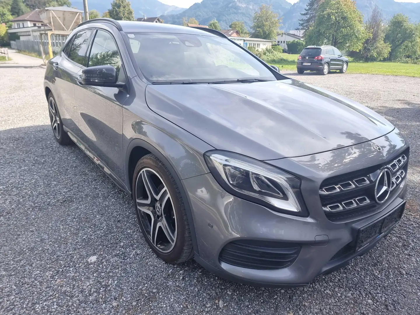 Mercedes-Benz GLA 200 GLA 200 d 4MATIC Activity Edition Aut. Grau - 2