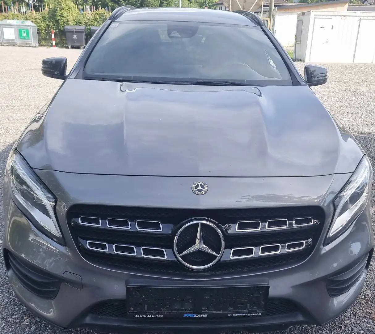 Mercedes-Benz GLA 200 GLA 200 d 4MATIC Activity Edition Aut. Grau - 1