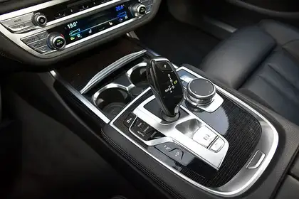 Annonce voiture d'occasion BMW 740 - CARADIZE