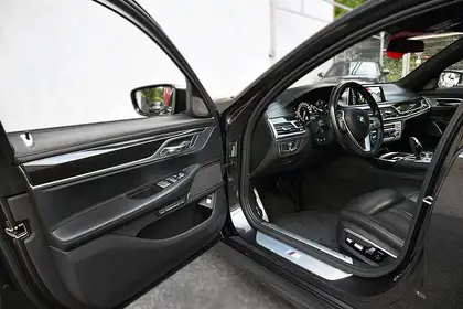 Annonce voiture d'occasion BMW 740 - CARADIZE