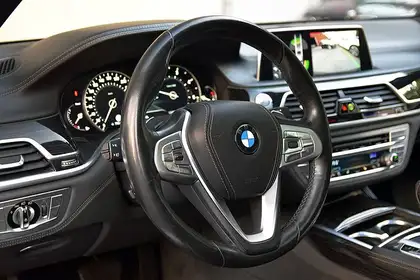 Annonce voiture d'occasion BMW 740 - CARADIZE