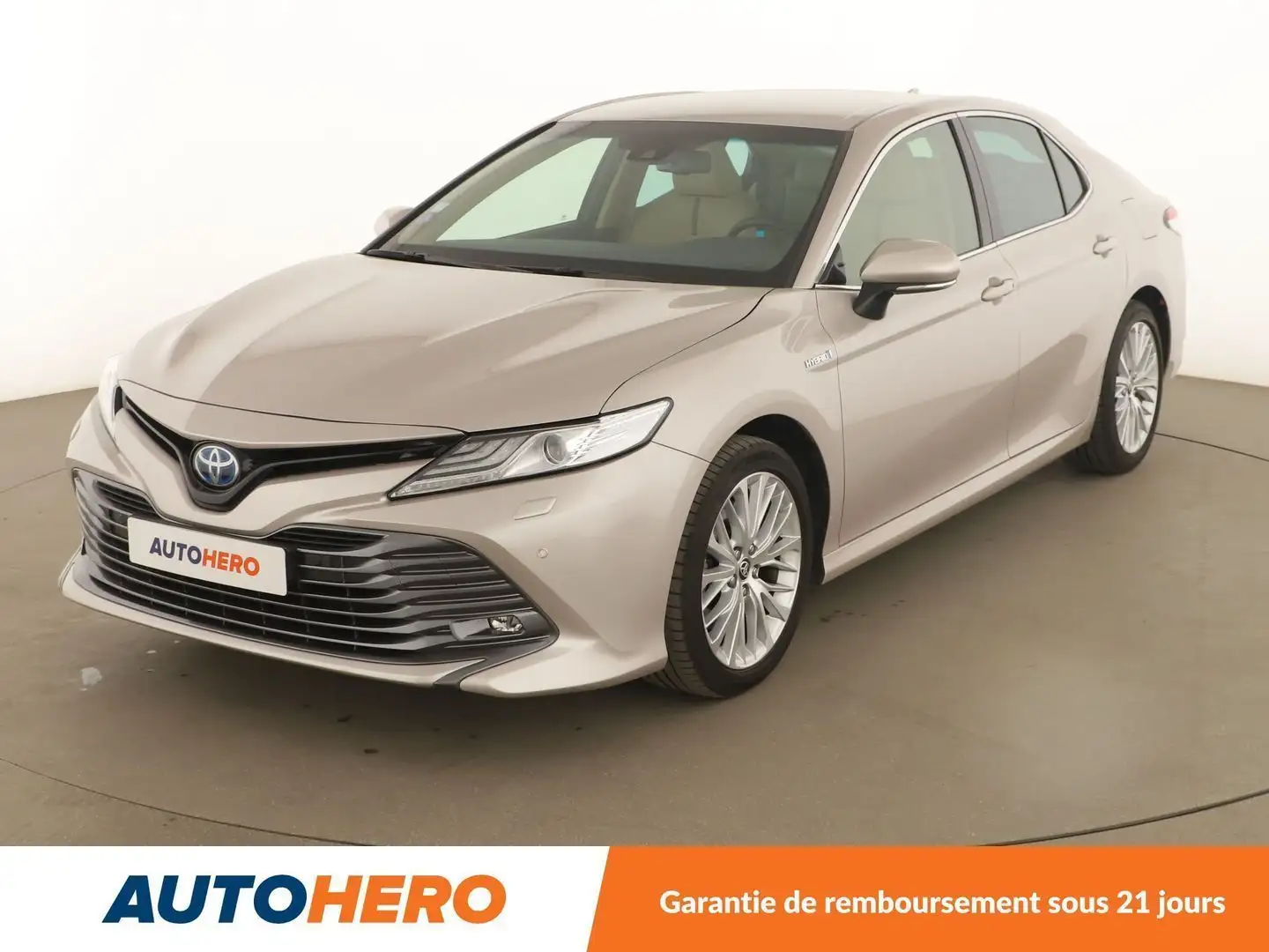 Toyota Camry 2.5 Hybrid 2WD Design Beige - 1