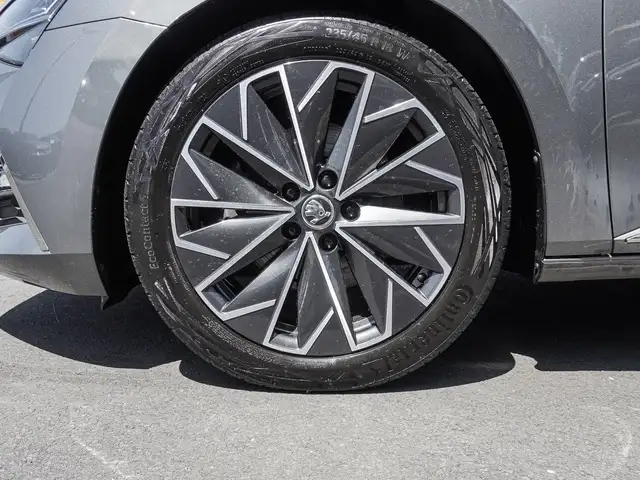 Skoda Superb view 7