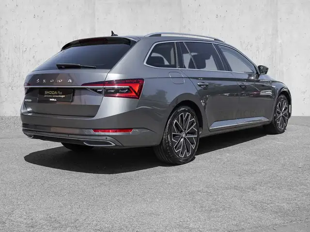 Skoda Superb view 4