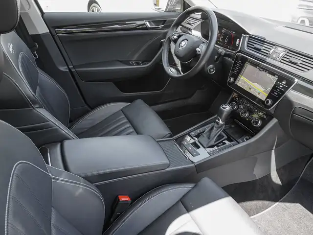 Skoda Superb view 9