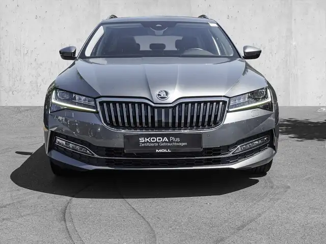 Skoda Superb view 3