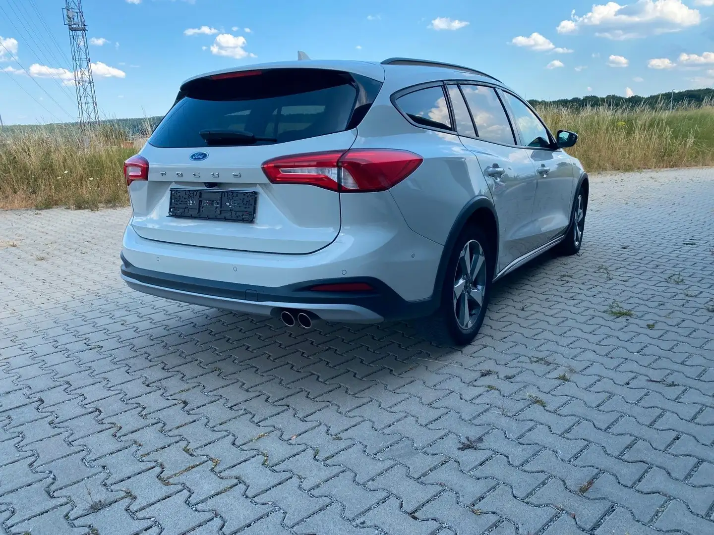 Ford Focus Turnier1.5tdci Active NAVI/ MK4/PDC Weiß - 2