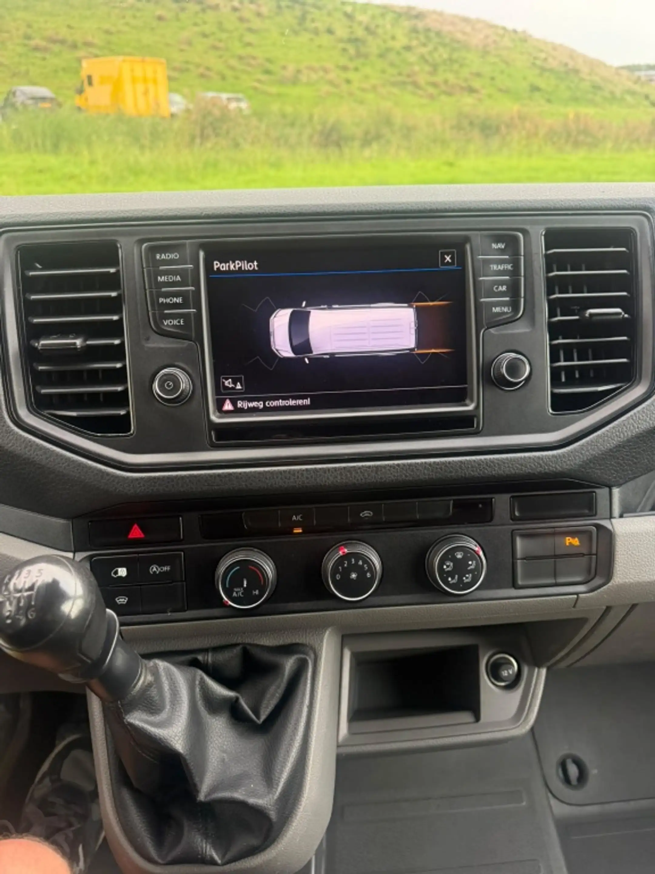 Volkswagen Crafter 35 2.0 TDI L3H3DCCo — photo 8