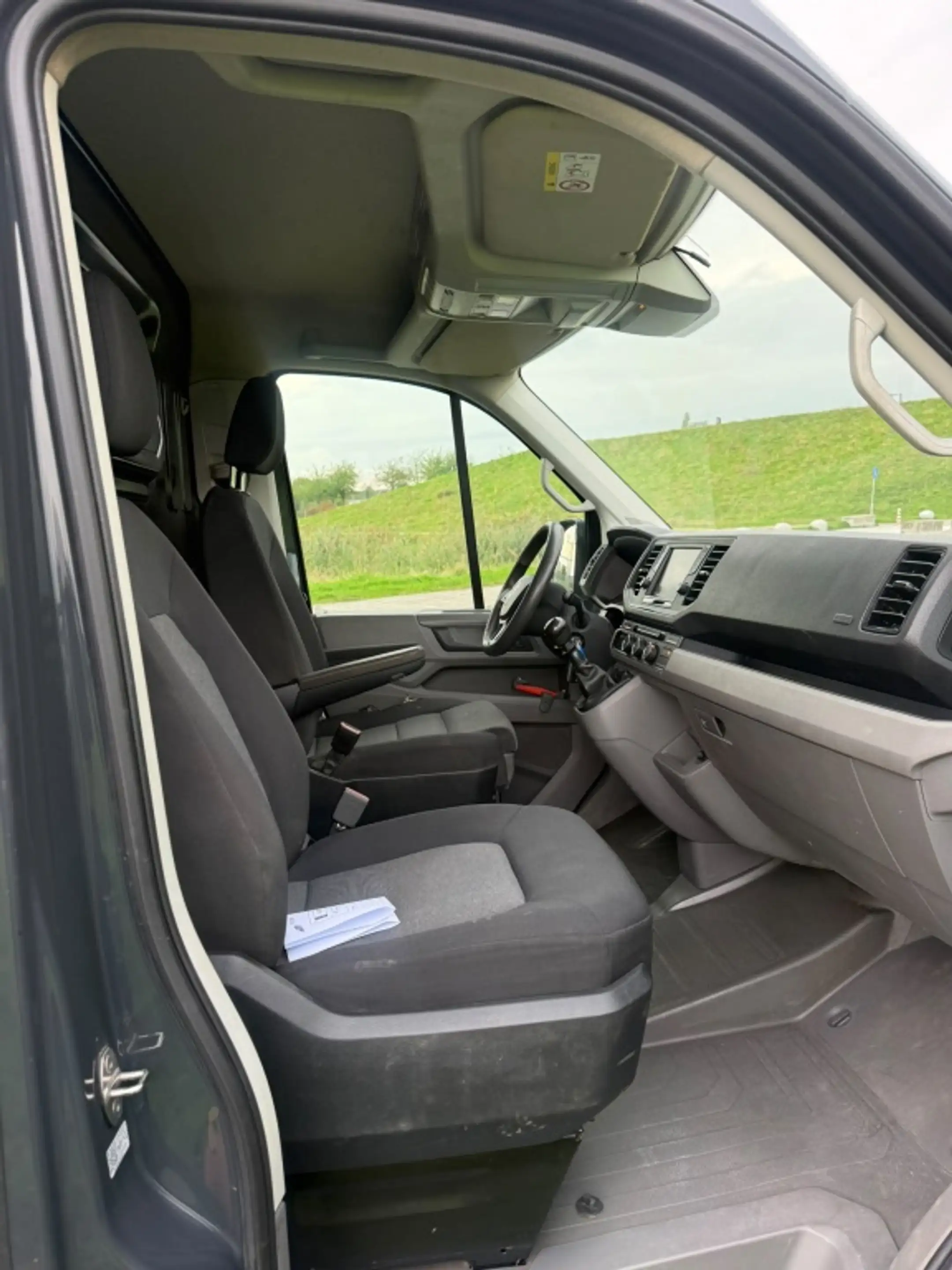 Volkswagen Crafter 35 2.0 TDI L3H3DCCo — photo 10