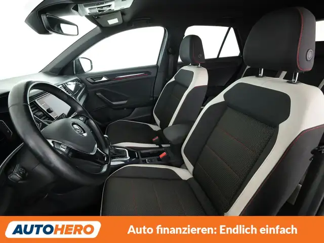 Volkswagen T-Roc view 10