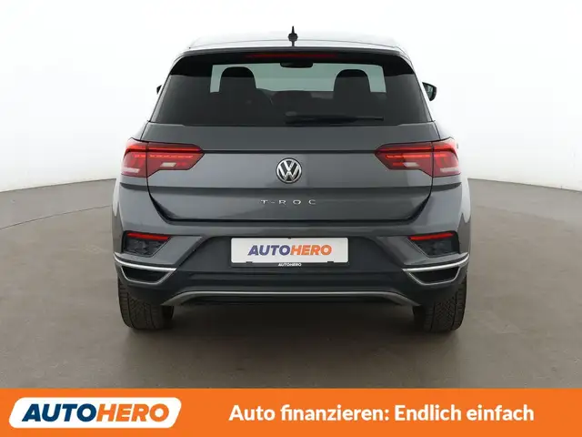Volkswagen T-Roc view 5